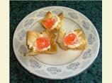 Easy Phyllo Pastry Tarts with Hot Pepper Jelly. Photo by Lois M