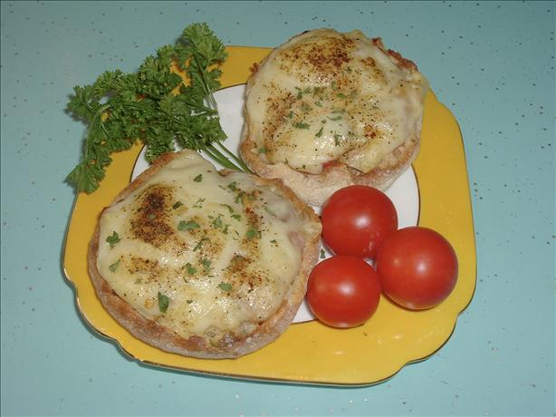 Interesting cheese-on-toast (Pizza toast). Photo by Bergy
