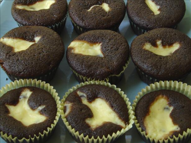 Chocolate Cream Cheese Cupcakes. Photo by Hadice