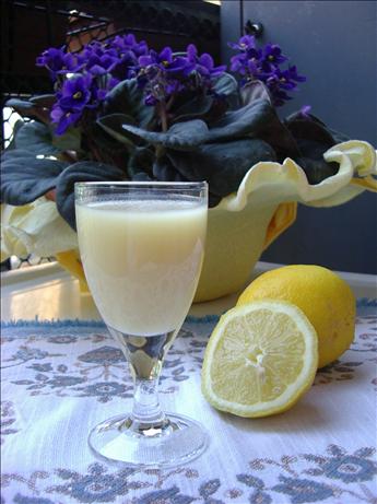 Lemon cream liqueur. Photo by AdriMicina