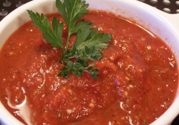 Super Easy No-Cook Pizza Sauce. Photo by Tee Lee