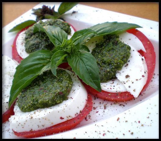 Italian Flag Salad (Caprese). Photo by Sandi (From CA)