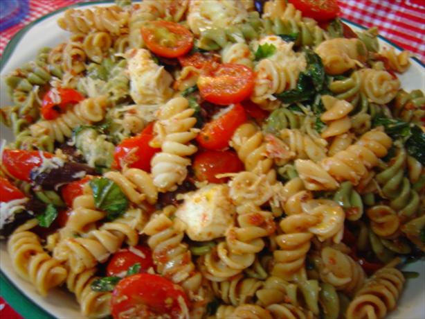 Sun-Dried Tomato & Fresh Mozzarella Pasta Salad. Photo by :(