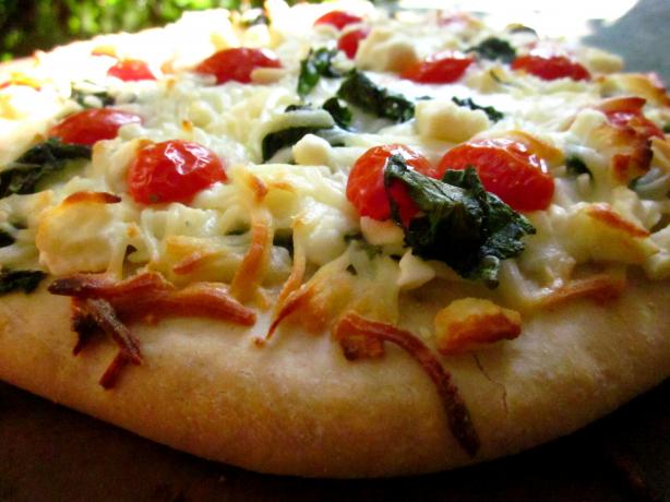 Spinach Garlic Pizza. Photo by gailanng