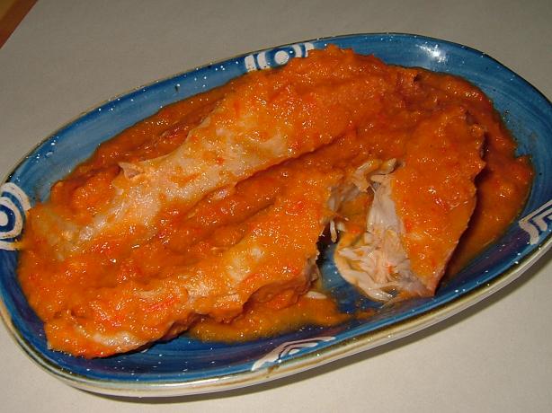 Fish Fillets in Red Pepper Sauce. Photo by mianbao