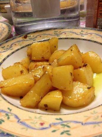 Ellinikos Lemoni Patatas  (Greek Lemon Potatoes). Photo by DeidreJane