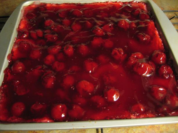 Easy 5-Minute Almost Cheesecake Dessert. Photo by Hipfan