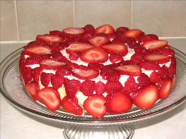 Irish Cream Cheesecake With Mixed Berries. Photo by packeyes